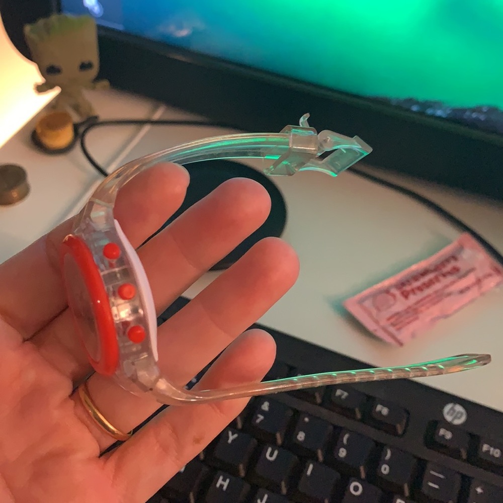 Mario wrist watch fits kids to small adult wrists - Picture 2 of 4